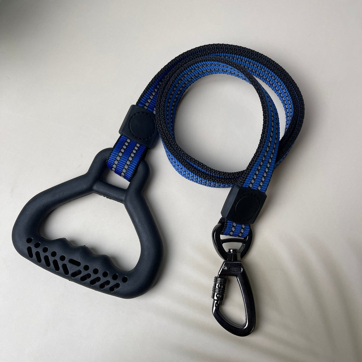 Heavy Duty Dog Leash with Military Grade Carabiner and Strong Rubber Handle