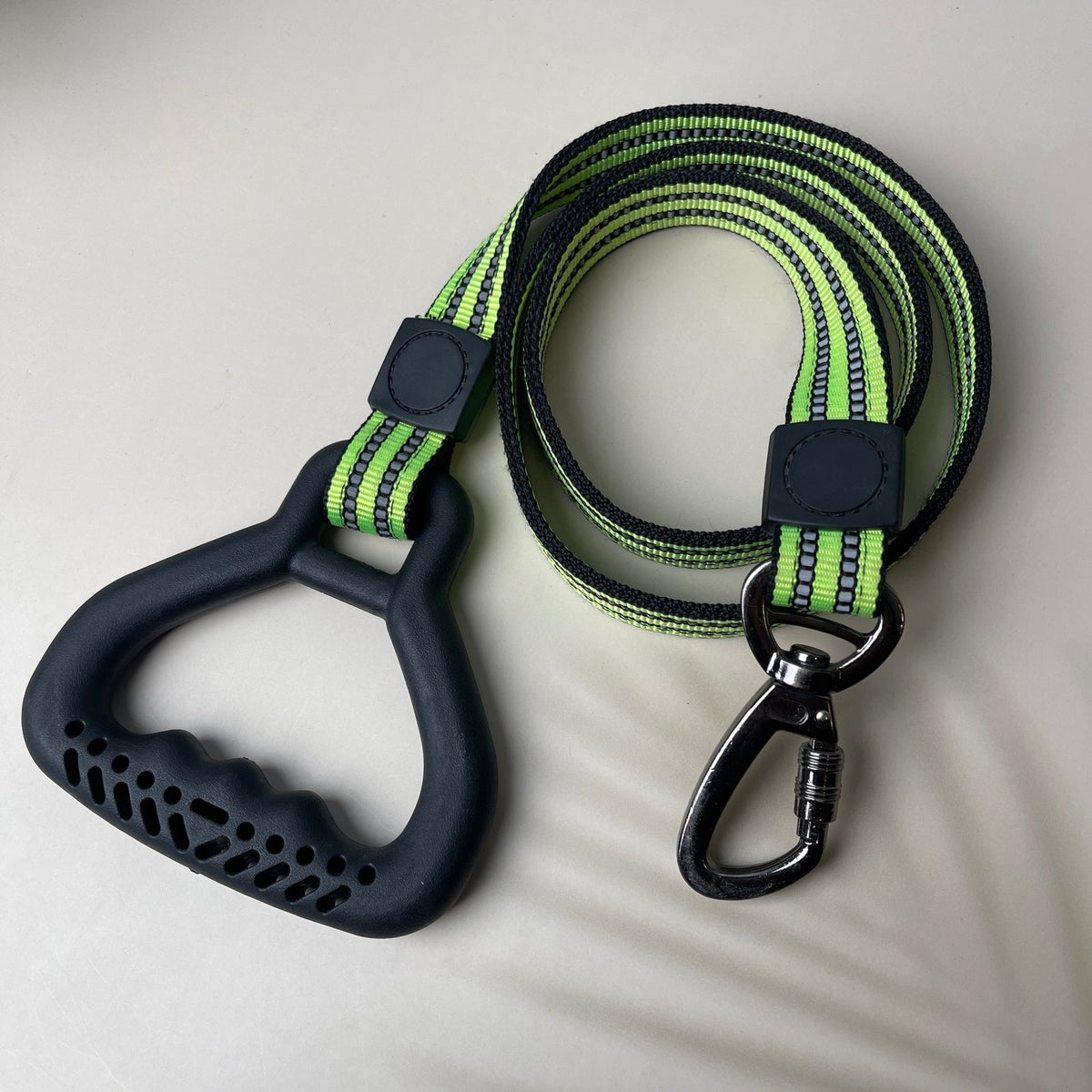 Heavy Duty Dog Leash with Military Grade Carabiner and Strong Rubber Handle