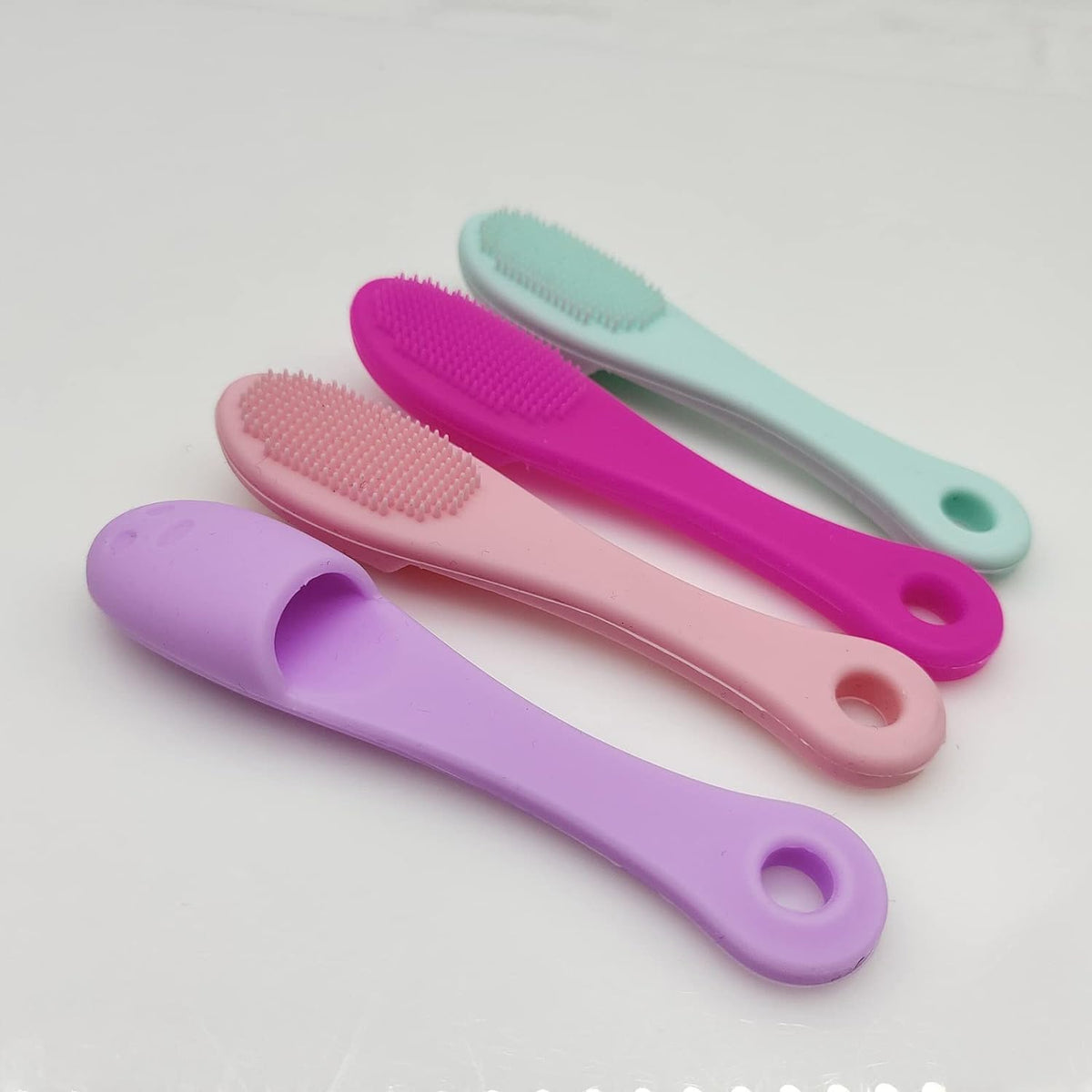 Black Chin Remover for Cats & Dogs